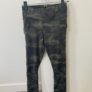 Athleta, Ultimate Stash Pocket Camo 7/8 Tight, Size XS